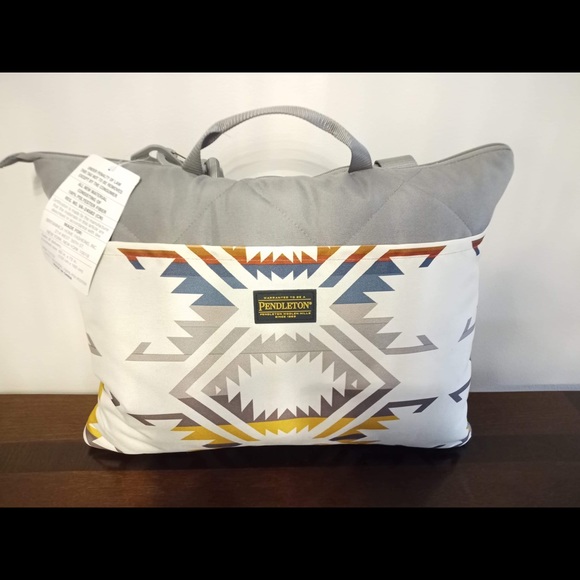 Pendleton Travel Blanket - Picture 9 of 11